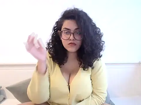 Curvydesifromgermany online show from February 3, 2026, 1:27 pm