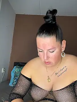 xlinastarrx online show from April 28, 2026, 9:46 am