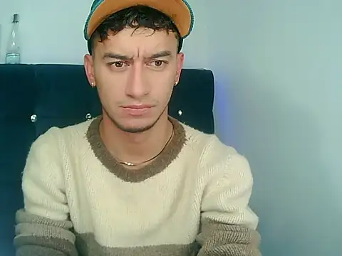 Snapshot of Kevin_Torres chatting on January 3, 2025, 2:43 am Kevin Torres online show from January 3, 2025, 2:43 am