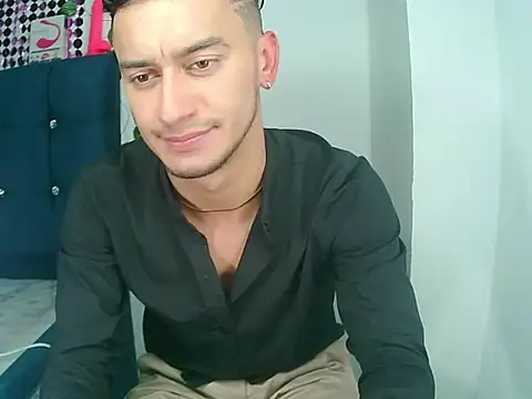 Snapshot of Kevin_Torres chatting on December 18, 2024, 5:37 am Kevin Torres online show from December 18, 2024, 5:37 am