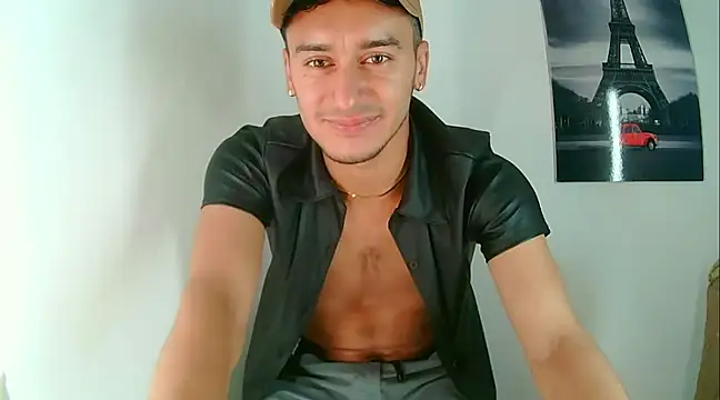 Snapshot of Kevin_Torres chatting on January 21, 2025, 4:32 am Kevin Torres online show from January 21, 2025, 4:32 am