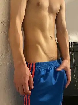 Snapshot of Mrtzz_ chatting on February 12, 2025, 8:40 pm Mrtzz online show from February 12, 2025, 8:40 pm