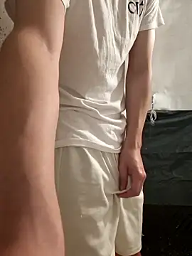 Snapshot of Mrtzz_ chatting on October 11, 2025, 10:44 pm Mrtzz online show from October 11, 2025, 10:44 pm