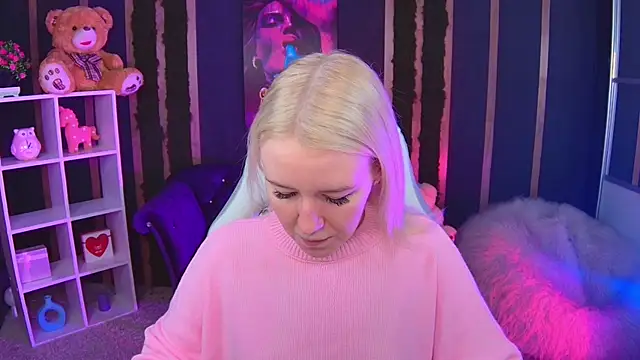 Snapshot of Selenatrend chatting on December 2, 2025, 6:15 am Selenatrend online show from December 2, 2025, 6:15 am