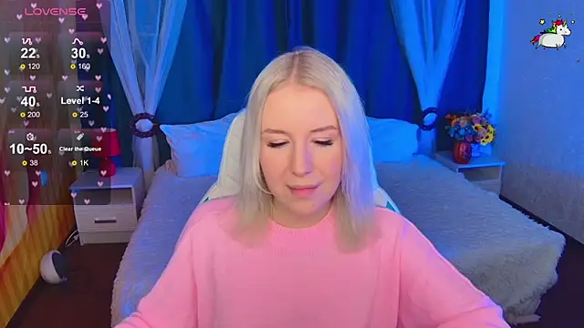 Snapshot of Selenatrend chatting on November 11, 2025, 12:11 pm Selenatrend online show from November 11, 2025, 12:11 pm