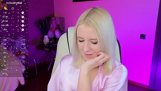 Snapshot of Selenatrend chatting on November 26, 2025, 6:13 am Selenatrend online show from November 26, 2025, 6:13 am