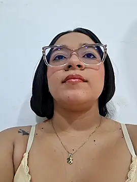 -VICKKY online show from March 9, 2026, 1:47 pm