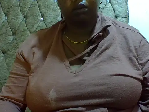 zoey10 online show from April 24, 2026, 3:52 am