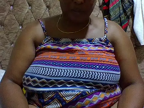 zoey10 online show from December 17, 2025, 6:46 pm