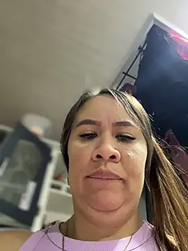 Emiily lee online show from November 25, 2025, 10:32 pm