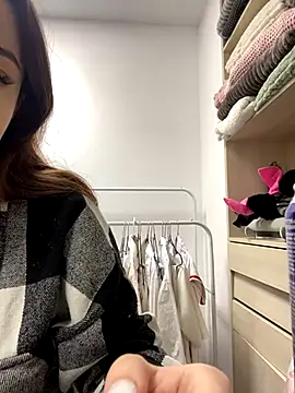 AnaWest online show from September 14, 2025, 6:03 am