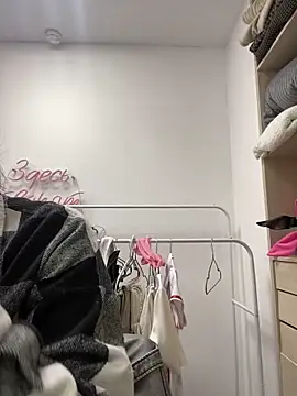 AnaWest online show from September 28, 2025, 5:58 am