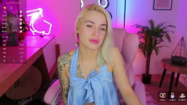 Snapshot of Crystal_Barbie chatting on January 24, 2025, 2:07 am Crystal Barbie online show from January 24, 2025, 2:07 am