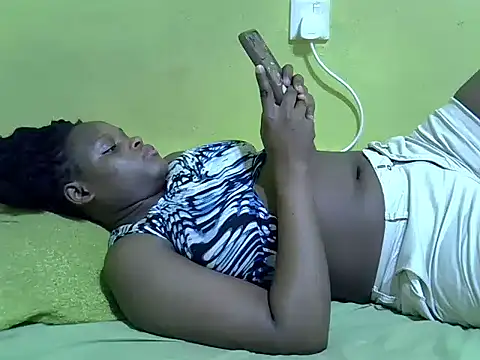 Snapshot of queendebbie chatting on January 6, 2026, 10:30 am queendebbie online show from January 6, 2026, 10:30 am