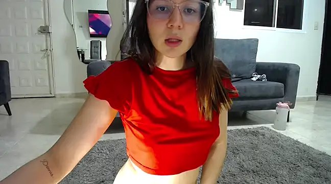 julianamorant online show from March 17, 2025, 11:24 pm