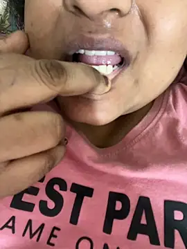 Snapshot of smile_pretty chatting on November 11, 2025, 7:41 pm smile pretty online show from November 11, 2025, 7:41 pm