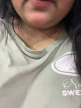 Snapshot of smile_pretty chatting on February 11, 2026, 5:35 pm smile pretty online show from February 11, 2026, 5:35 pm