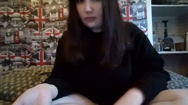 Lynylou online show from December 22, 2025, 4:07 pm