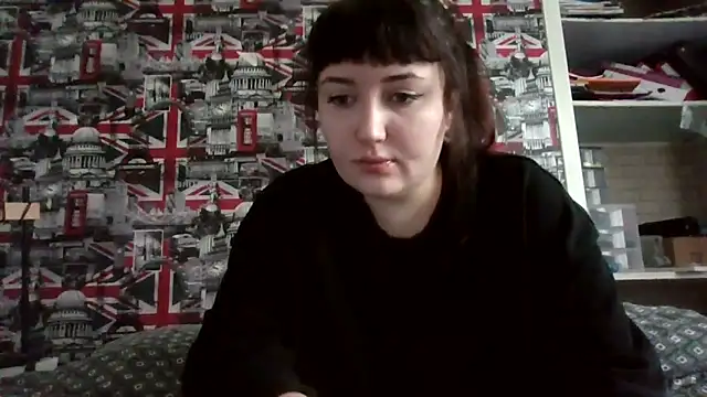 Lynylou online show from October 9, 2025, 7:42 am