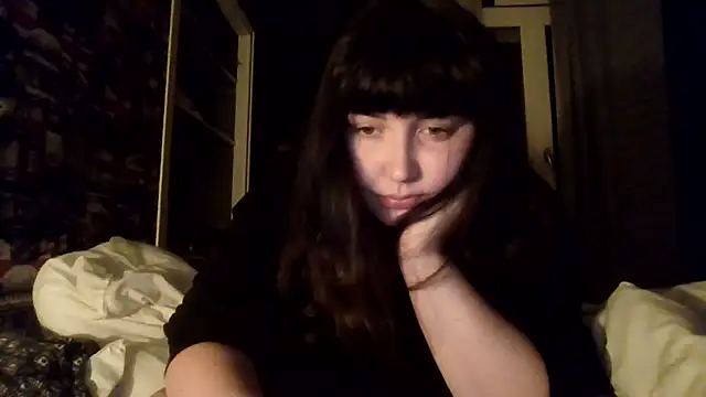 Lynylou online show from September 14, 2025, 7:36 pm