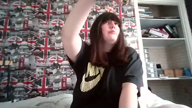 Lynylou online show from September 26, 2025, 4:14 pm