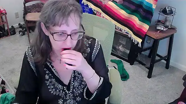 Snapshot of LilyLuscious chatting on January 19, 2025, 7:57 am LilyLuscious online show from January 19, 2025, 7:57 am