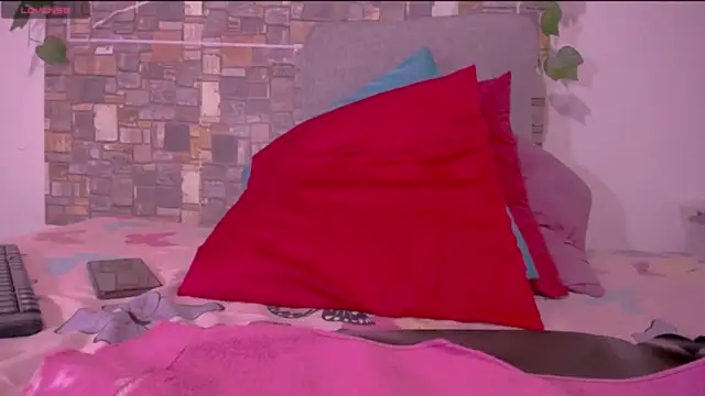 CrazyRousex online show from March 11, 2026, 2:33 pm