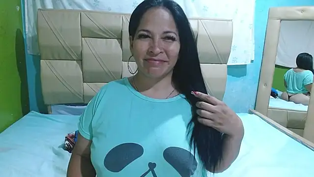 Stefanny Taylor  online show from November 26, 2025, 2:55 am