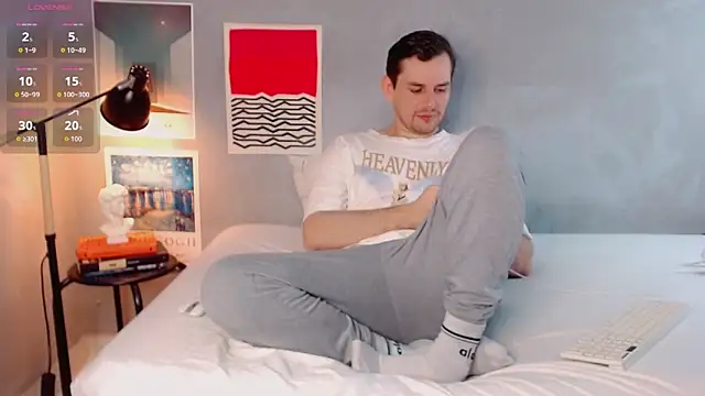 Elio555 online show from November 25, 2025, 8:31 pm