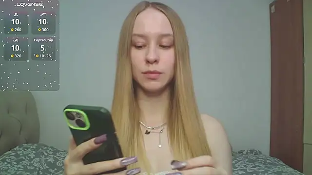 Lily  Devil online show from March 4, 2026, 9:17 am