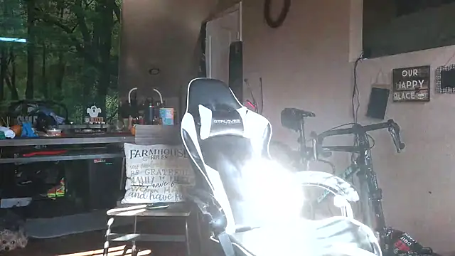 bigshh8 online show from November 8, 2025, 6:33 pm