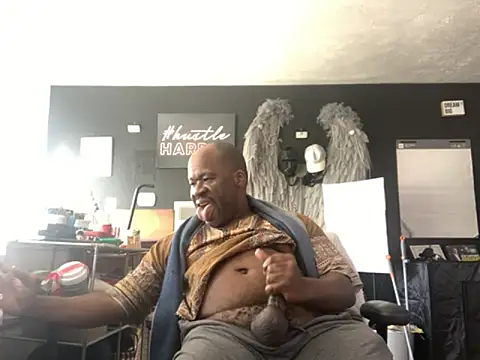 Snapshot of bigshh8 chatting on February 6, 2026, 6:37 pm bigshh8 online show from February 6, 2026, 6:37 pm