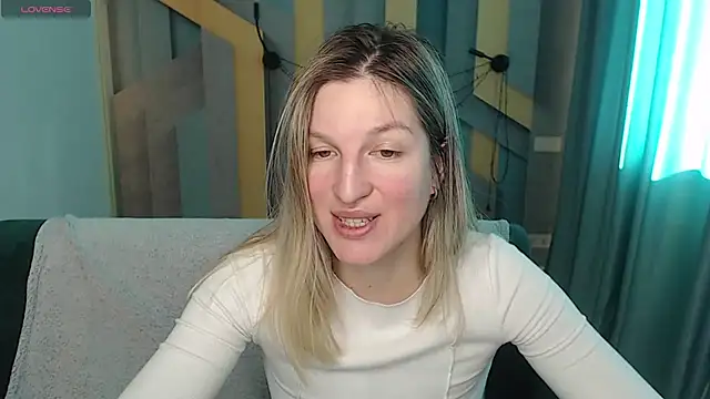 Snapshot of EmilyWalkeri chatting on February 19, 2026, 8:33 am EmilyWalkeri online show from February 19, 2026, 8:33 am