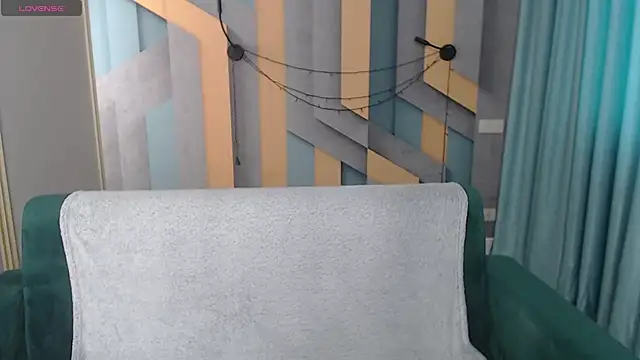 Snapshot of EmilyWalkeri chatting on February 11, 2026, 8:03 am EmilyWalkeri online show from February 11, 2026, 8:03 am