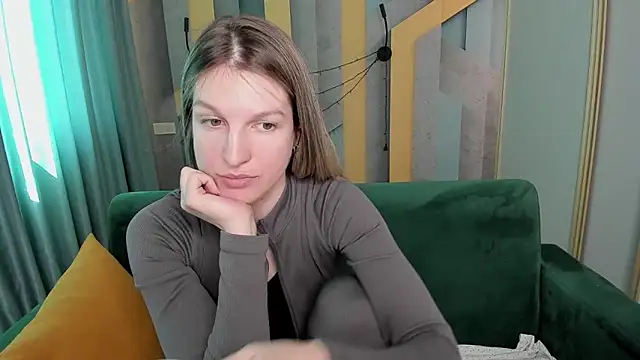 EmilyWalkeri online show from April 14, 2026, 7:13 am