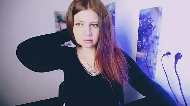 Snapshot of Lizzy_Love chatting on April 16, 2026, 10:56 pm Lizzy Love online show from April 16, 2026, 10:56 pm
