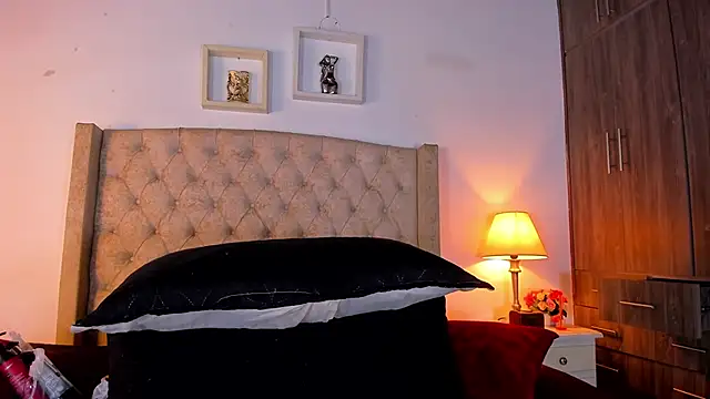 allisson m online show from April 10, 2026, 12:12 pm