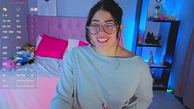 LoaLuxury online show from November 9, 2025, 5:28 pm