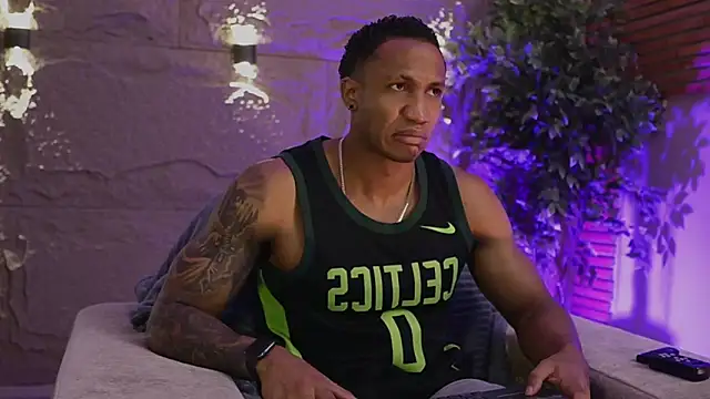 Logan Varela online show from December 3, 2025, 12:48 pm