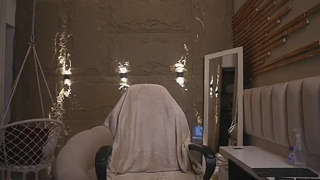 Logan Varela online show from March 15, 2026, 2:02 pm