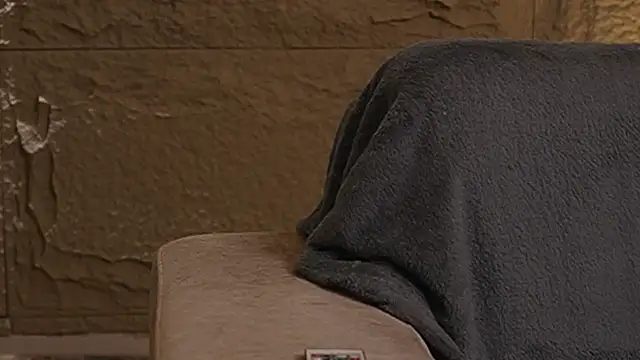 Logan Varela online show from November 30, 2025, 2:18 pm