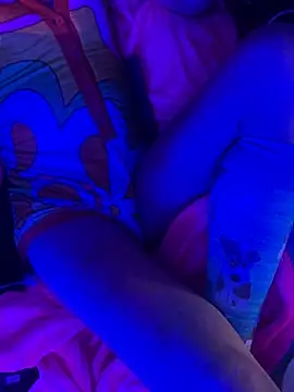 Snapshot of gurlnips chatting on December 3, 2025, 6:07 pm gurlnips online show from December 3, 2025, 6:07 pm