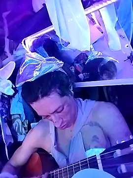 gurlnips online show from April 12, 2026, 11:02 am