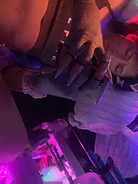 Snapshot of gurlnips chatting on December 1, 2025, 3:57 pm gurlnips online show from December 1, 2025, 3:57 pm