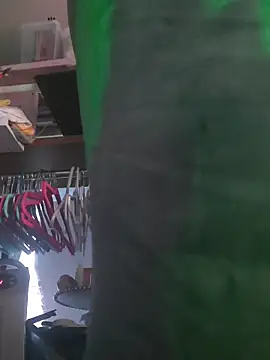 Snapshot of gurlnips chatting on January 8, 2026, 4:13 pm gurlnips online show from January 8, 2026, 4:13 pm