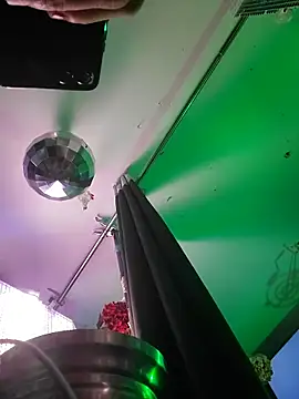 Snapshot of gurlnips chatting on January 15, 2026, 1:31 am gurlnips online show from January 15, 2026, 1:31 am