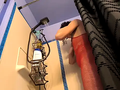 gurlnips online show from February 17, 2026, 4:04 pm