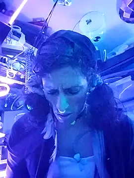 gurlnips online show from March 13, 2026, 3:00 am