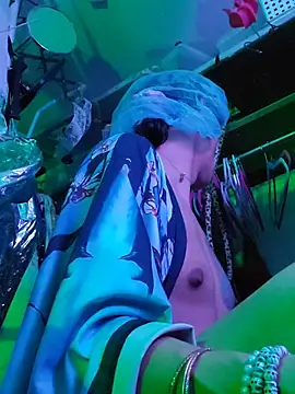 Snapshot of gurlnips chatting on January 14, 2026, 12:20 pm gurlnips online show from January 14, 2026, 12:20 pm