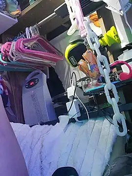 Snapshot of gurlnips chatting on January 10, 2026, 1:17 pm gurlnips online show from January 10, 2026, 1:17 pm